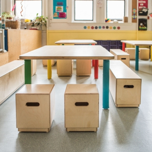 meubles, tables, tabourets pour garderie ou pour enfants